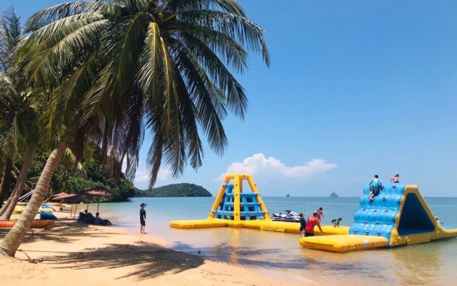 Phuket: James Bond and Laem Haad Beach by Speedboat - Canoeing through Hong Island lagoons
