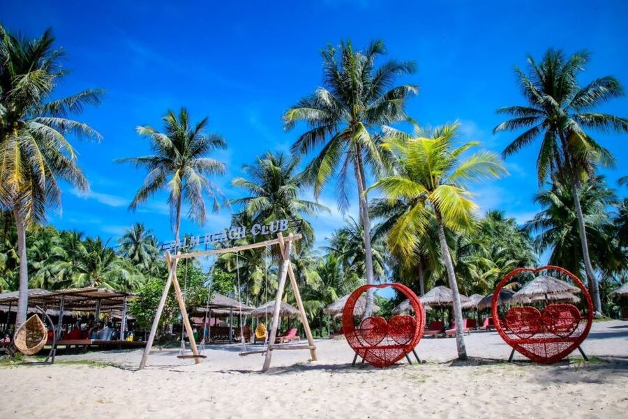 Phuket: James Bond and Laem Haad Beach by Speedboat - Laem Haad, palm trees, and a calmer hour