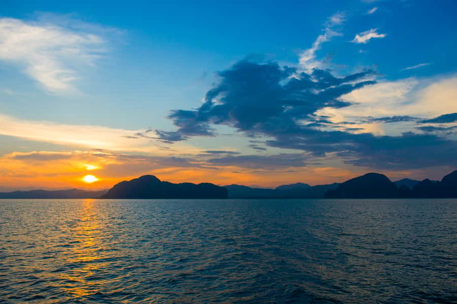 Phuket: James Bond Island Luxury Sunset Cruise - Sunset dinner on the return route
