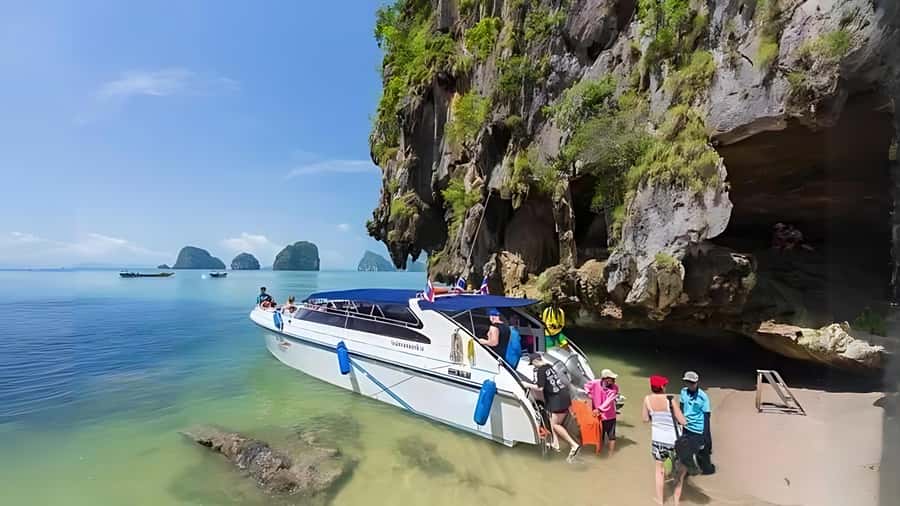 Phuket/Khao Lak: James Bond & Khai Island Tours wt Sea Canoe - Lunch and island life on Panyee