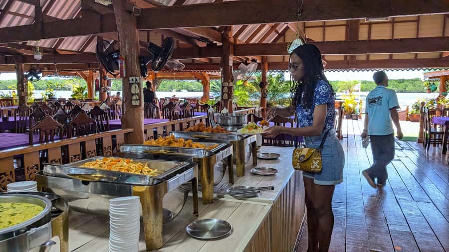 Phuket: Private Tour to James Bond, Ko Panyi & Samet Nangshe - Kayaking through mangroves and caves