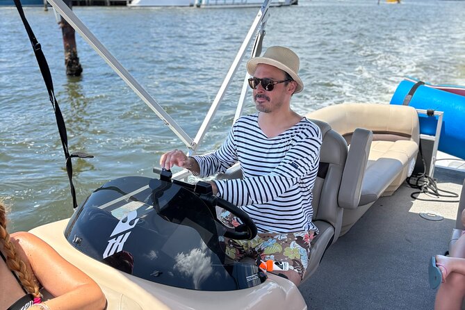 Pontoon Boat 26ft (12pp/115Hp) - Hollywood - FLL - SunBoat rental - Price and group value at $400