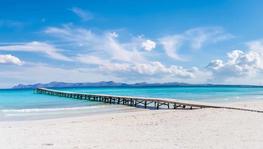 Port d'Alcudia: Yoga Pilates on the beach - Linking Yoga and Pilates postures for different levels