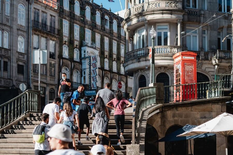 Porto: Harry Potter and City of Porto Guided Walking Tour - Avenida dos Aliados and Porto’s civic center