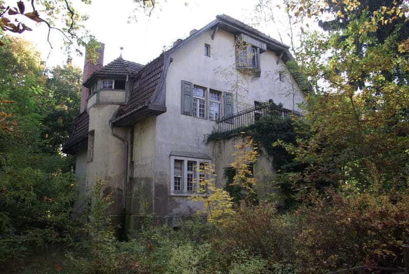 Potsdam-Babelsberg: 5-Hour-Tour "Film-History" by VW-Bus - Is $448 good value for two people?