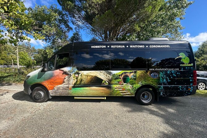 Premium Hobbiton Small Group Day Tour from Auckland - The guides make a big difference