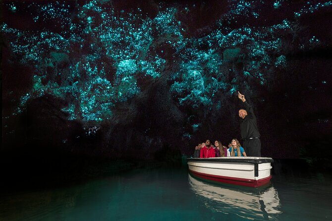 Private 3 Days Tour From Auckland: Hobbiton, Hamilton, Rotorua & Waitomo Caves - Waitomo Glowworm Caves by boat