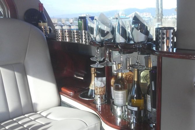 Private 4-Hour Limo Tour of Los Angeles and Beaches - Bel Air and the celebrity-home conversation