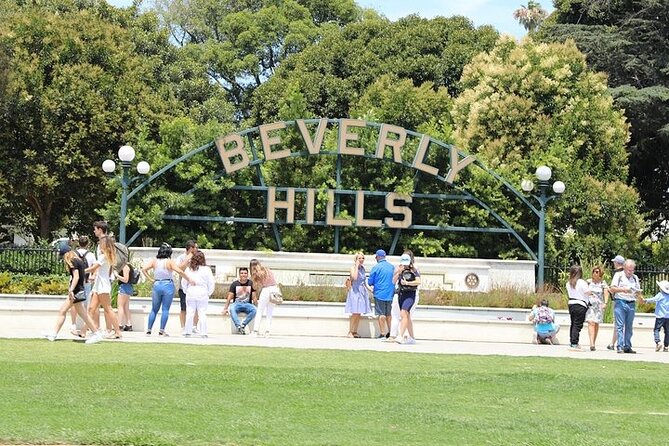 Private and Exclusive 3-Hour Beverly Hills and Hollywood Tour - Rodeo Drive: luxury shopping without a shopping obligation