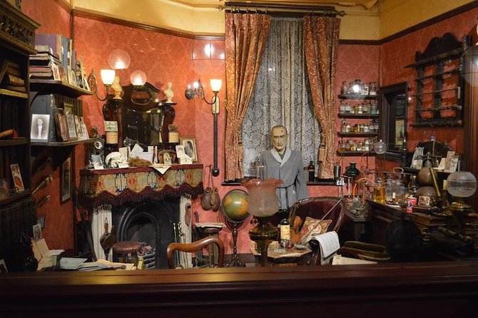 Private Bespoke Tour: Sherlock Holmes and Sir Arthur Conan Doyle - Scotland Yard and the police Holmes often outsmarted
