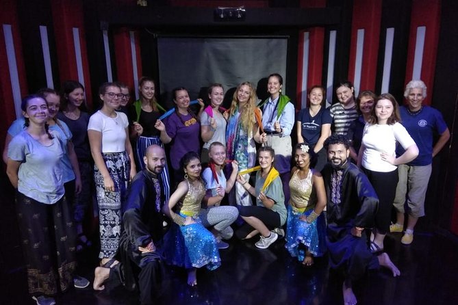 Private Bollywood with Slum Tour Inclusive of Guide and Transport - Moving from Dharavi to Bollywood