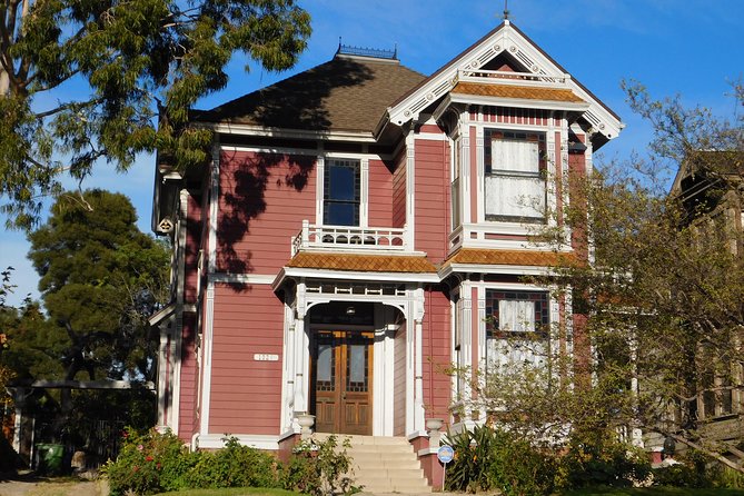 Private City Tour of Los Angeles, Hollywood and Beverly Hills - The guide and the in-car presentation