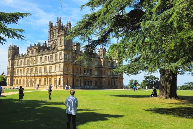 Private Downton Abbey Tour to Highclere Castle With Lunch Stop - A guide who keeps the day moving