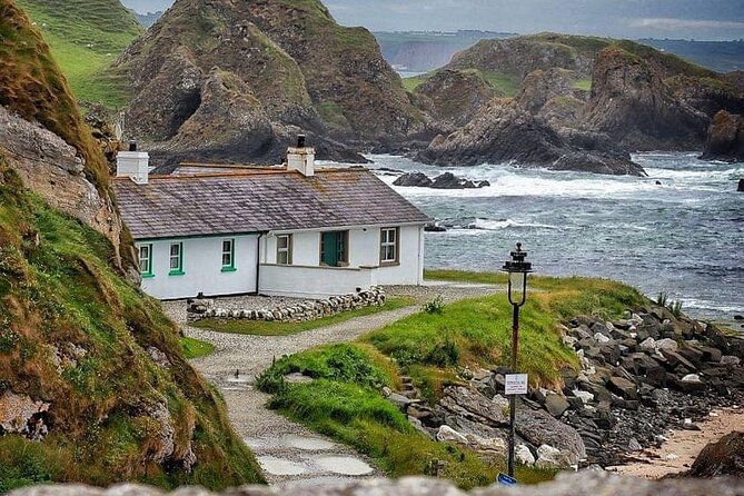 Private Giant's Causeway Day Trip and Game of Thrones Locations - Carrick-a-Rede and the rope bridge choice
