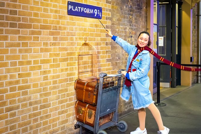 Private Guided London Black Cab Harry Potter Tour - Borough Market turns a film stop into a real London experience