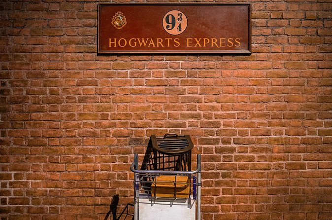 Private Harry Potter in London with Chauffeur Tour - Cecil Court and the path toward Diagon Alley