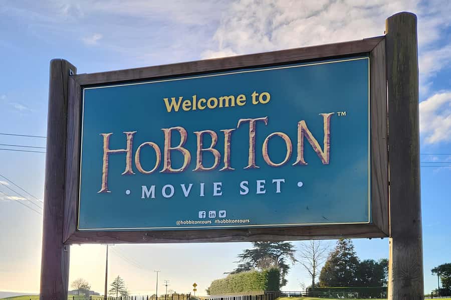 Private Hobbiton & BlueSprings & Redwood forest fromAuckland - Rotorua: geothermal character and a change of pace
