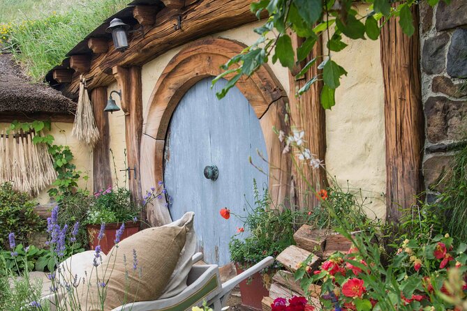 Private Hobbiton Movie Set & Waitomo Caves in a Day from Auckland - A short lunch break before Hobbiton