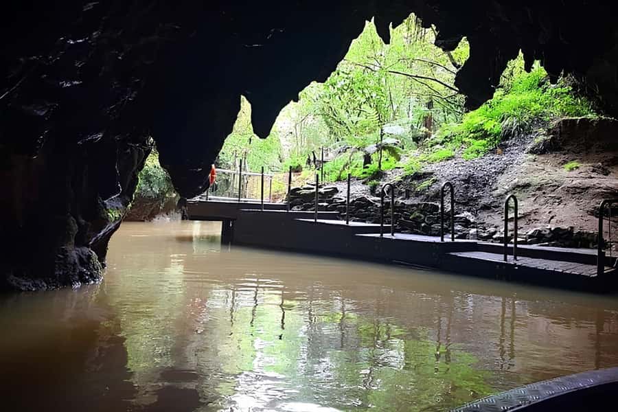 Private Hobbiton & Waitomo glowworm cave Day Trip - Hobbiton Movie Set: 3.5 hours in Middle-earth