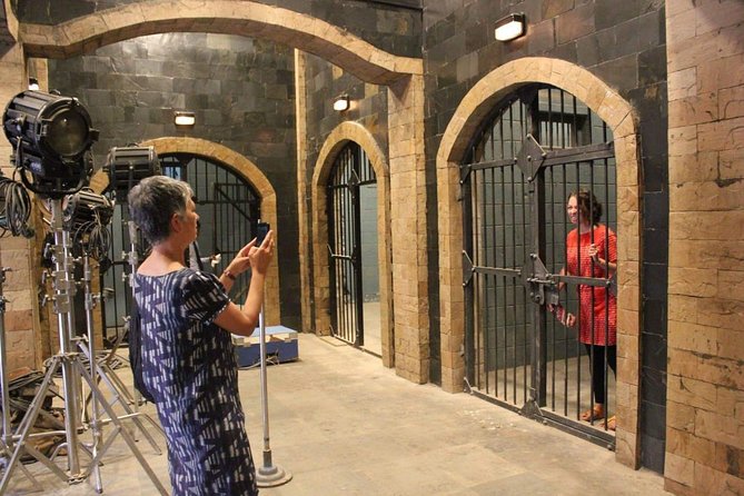 Private Mumbai City Tour and Bollywood Tours With Meal - Worli Sea Face and the Arabian Sea