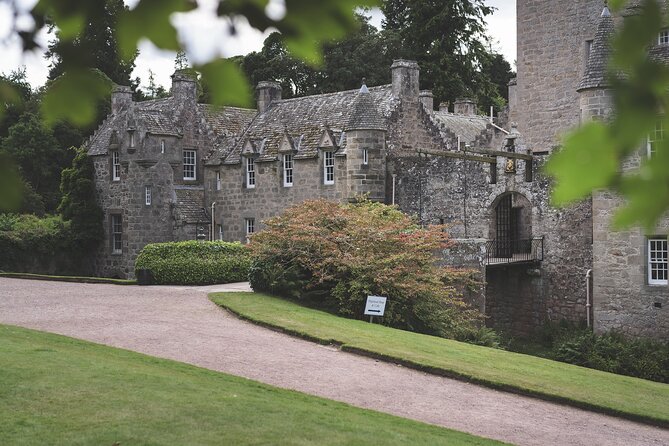 Private Outlander & Cawdor Castle Tour - Culloden Battlefield: begin with the human cost
