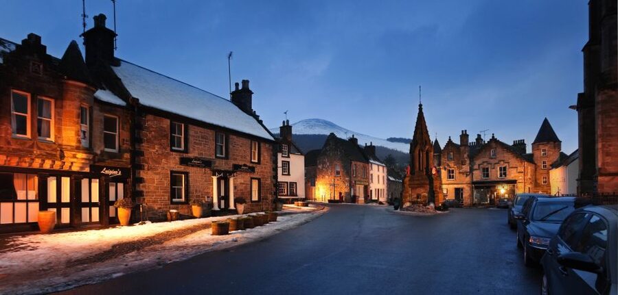 Private Outlander Tour for Small Groups - Culross shows the village of Cranesmuir