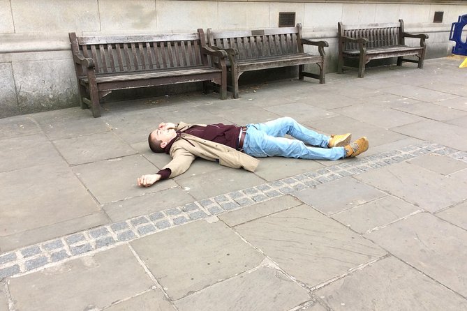 Private Sherlock Holmes Walking Tour in London - Speedy’s Cafe and the real 221B filming door