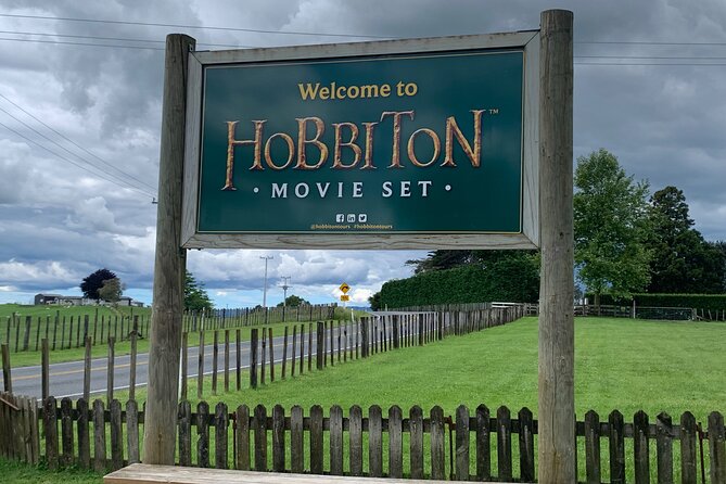Private The Hobbiton Tour - Auckland Tour House - Three hours among hobbit holes and movie landmarks