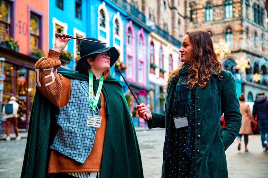 Private tour: discover the city which inspired Harry Potter - Victoria Street and the Old Town’s crooked character