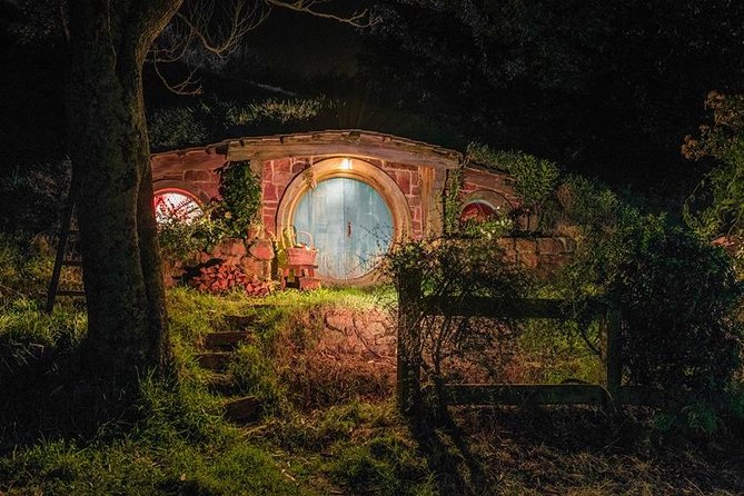 Private tour - Hobbiton Movie Set Evening Banquet Return from Auckland - A lantern-lit finish