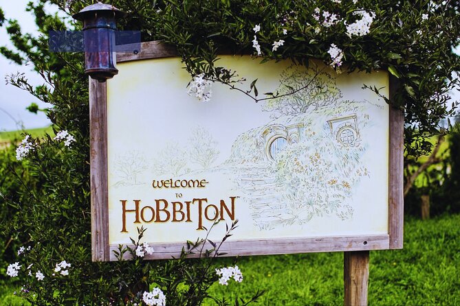 Private Tour: Hobbiton Movie Set, Rotorua Mud Pool & Treewalk - Hobbiton Movie Set: entering the Shire