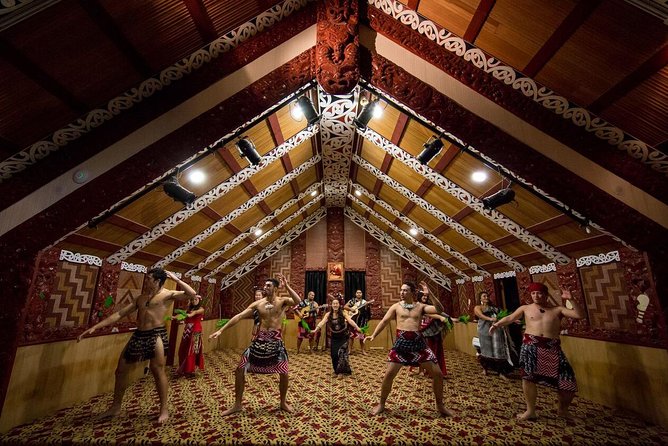 Private Tour - Hobbiton Movie Set & Te Puia (Rotorua) - Why this Auckland to Rotorua day trip works