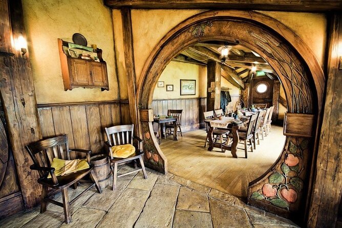 Private Tour: Ruakuri Cave, Waitomo Glowworm & Hobbiton Movie Set - The rhythm of this 10-hour outing