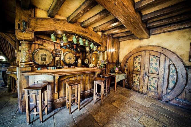 Private Tour: Ruakuri Cave, Waitomo Glowworm & Hobbiton Movie Set - Who should book this Hobbiton and Waitomo tour?