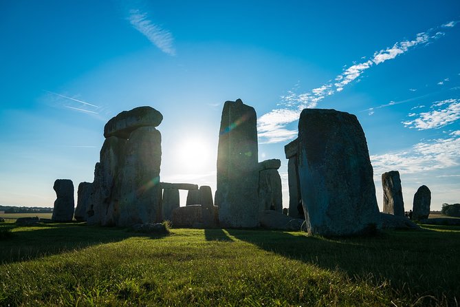Private Tour to Stonehenge and Highclere Castle (Downton Abbey) - Two famous places, one long day from London