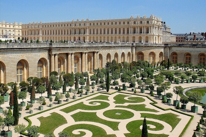 Private Tour with Guide to Midnight in Paris Movie Locations - What the price includes, and what it does not
