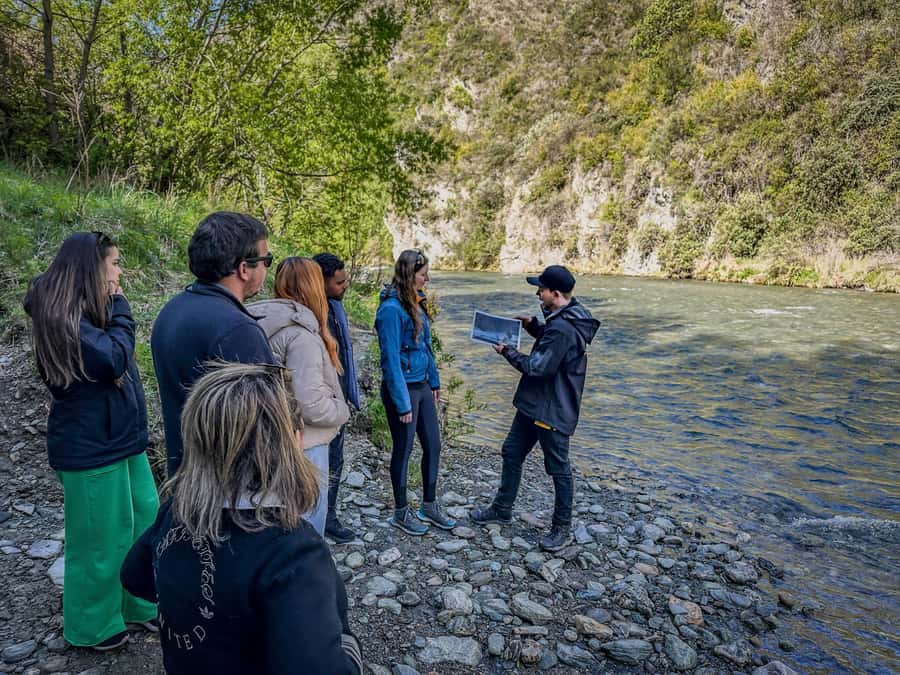 Queenstown: Lord of the Rings Locations Half-Day Tour - What the transport and group size mean