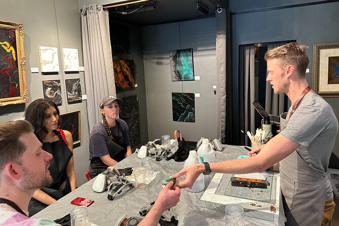 Resin Artwork in a Nolita Artist's Studio - Key points at a glance