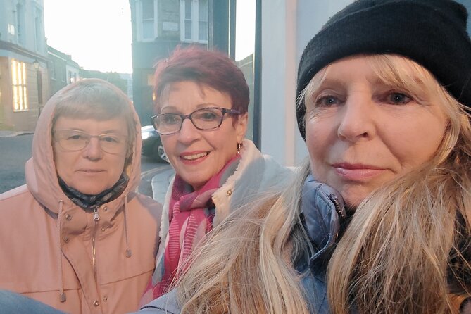 Romantic Notting Hill: Self-Guided Love Story Puzzle Walk - The early clues at 95 to 97 Portobello Road and The Earl of Lonsdale