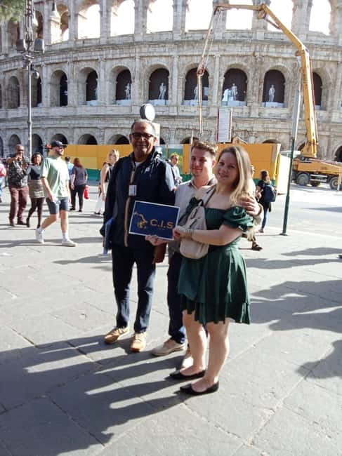 Rome: Special Colosseum Tour with access to Gladiator's Gate - Meeting point, timing, and what to carry