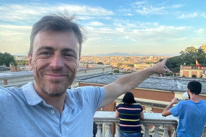 Rome Sun Set Tour - The role of the guides