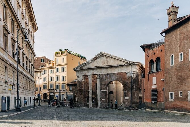 Rome: Walking Tour through the Marvel of the city - Largo Argentina and the place linked to Caesar