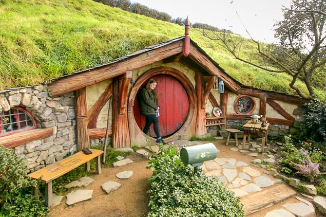 Rotorua to Auckland via Hobbiton Tour with Lunch - One Way - Key points to know before booking