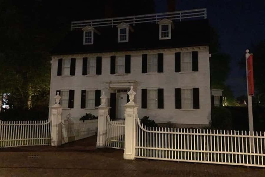 Salem: Hocus Pocus Movies and More Tour - How much does the $25 price buy you?