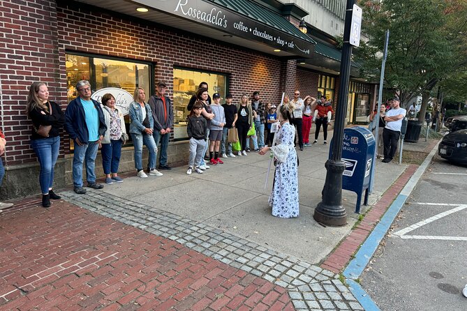 Salem Movie Magic Tour: Hocus Pocus and Bewitched locations - Salem Common and familiar outdoor scenes