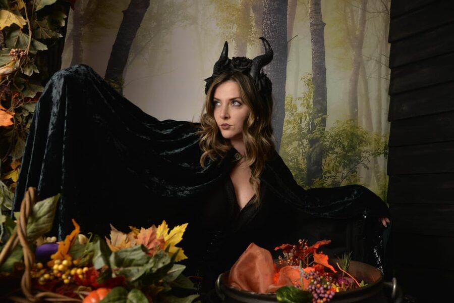 Salem: Witch Costume Photo Studio Experience - Choosing between four very different sets