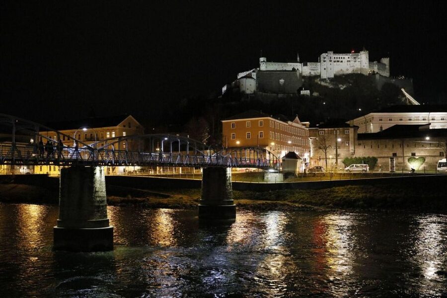 Salzburg: Hallstatt and Sound of Music Tour - Schloss Leopoldskron and the famous gazebo