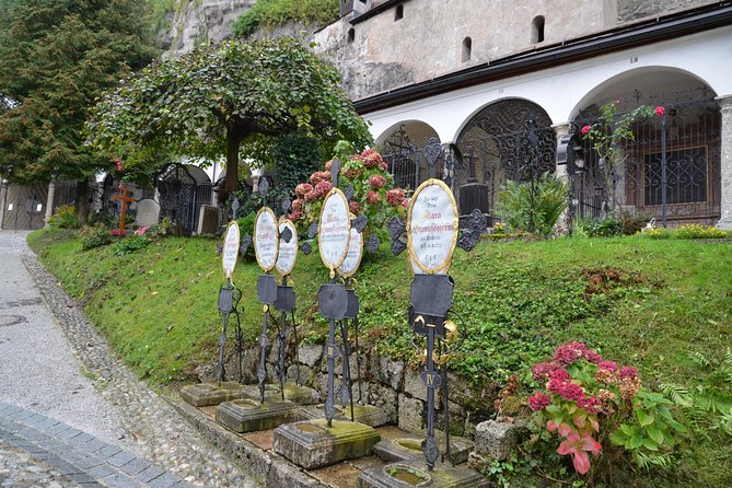 Salzburg Highlights + Sound of Music spots, transfer + guide - Mozartkugel at the original Fürst shop