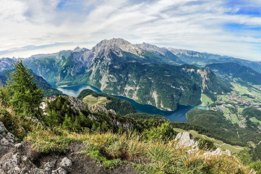 Salzburg: Private Eagle's Nest and the Sound of Music Tour - Mondsee and the Sound of Music wedding church