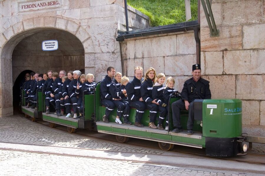 Salzburg: Sound of Music and Salt Mines Tour - Returning to Salzburg and changing coaches